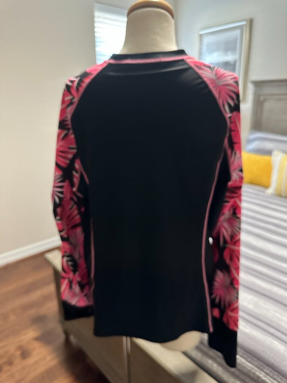 Kate Kasin Rashguard Top - Picture 4 of 7